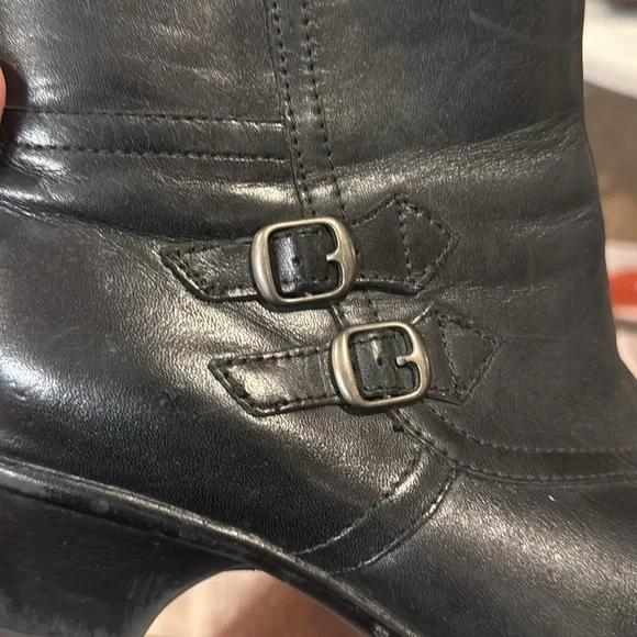 CLARKS Leather ankle boot , size 7W - Picture 12 of 14